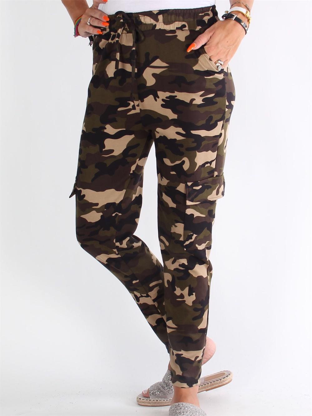 Tanja - Coola armégröna camouflage byxor med fickor